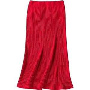 UNIQLO U Red 3D Merino Ribbed Midi Skirt in Red